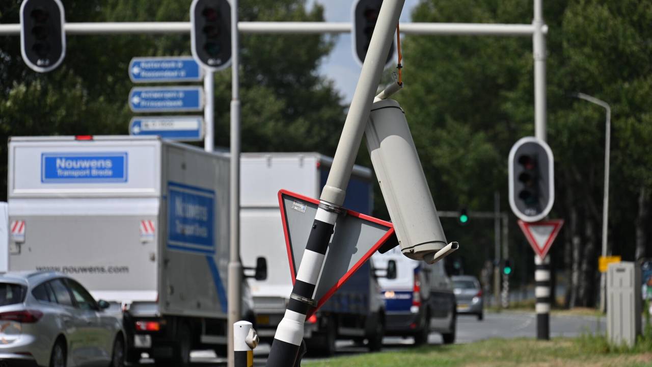 Kapotte verkeerslichten zorgen voor chaos (foto: Tom van der Put / SQ Vision)