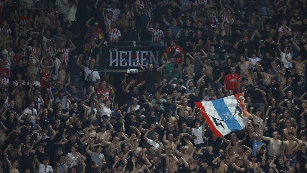 Het uitvak met PSV-supporters (foto: ANP).