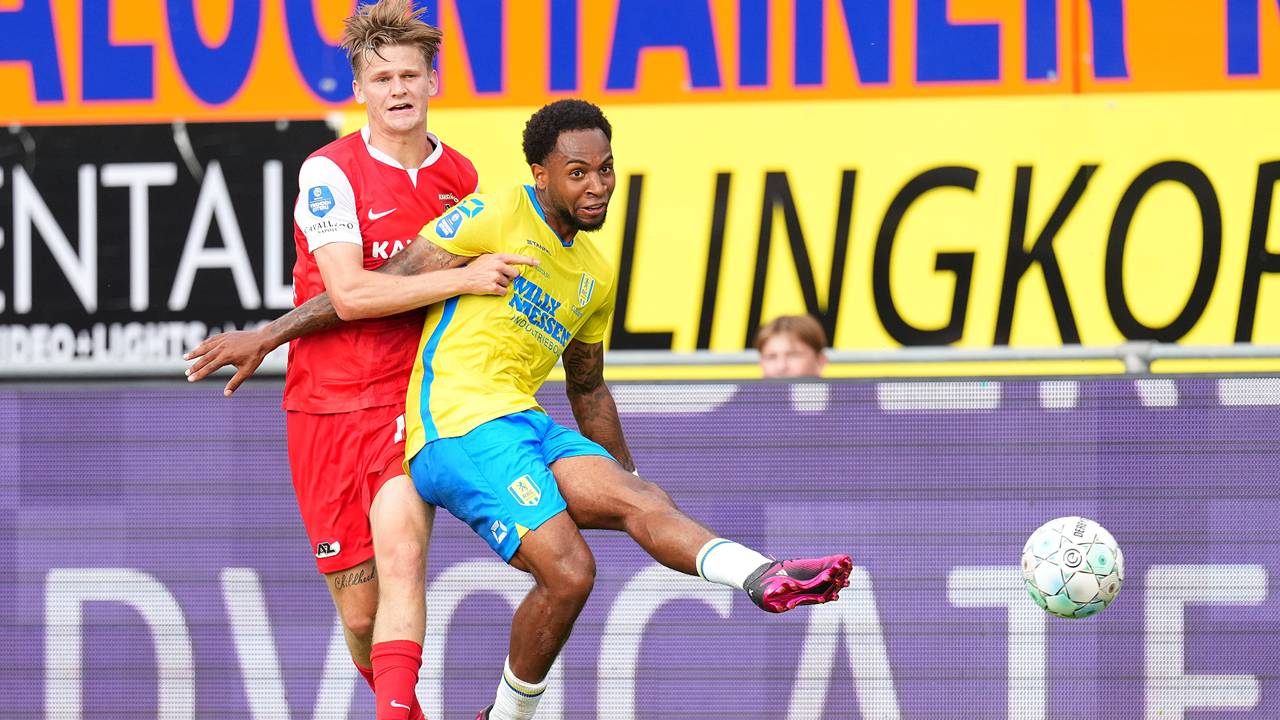 RKC-aanvaller Denilho Cleonise tegen AZ. (Foto: ANP, Ed van de Pol)