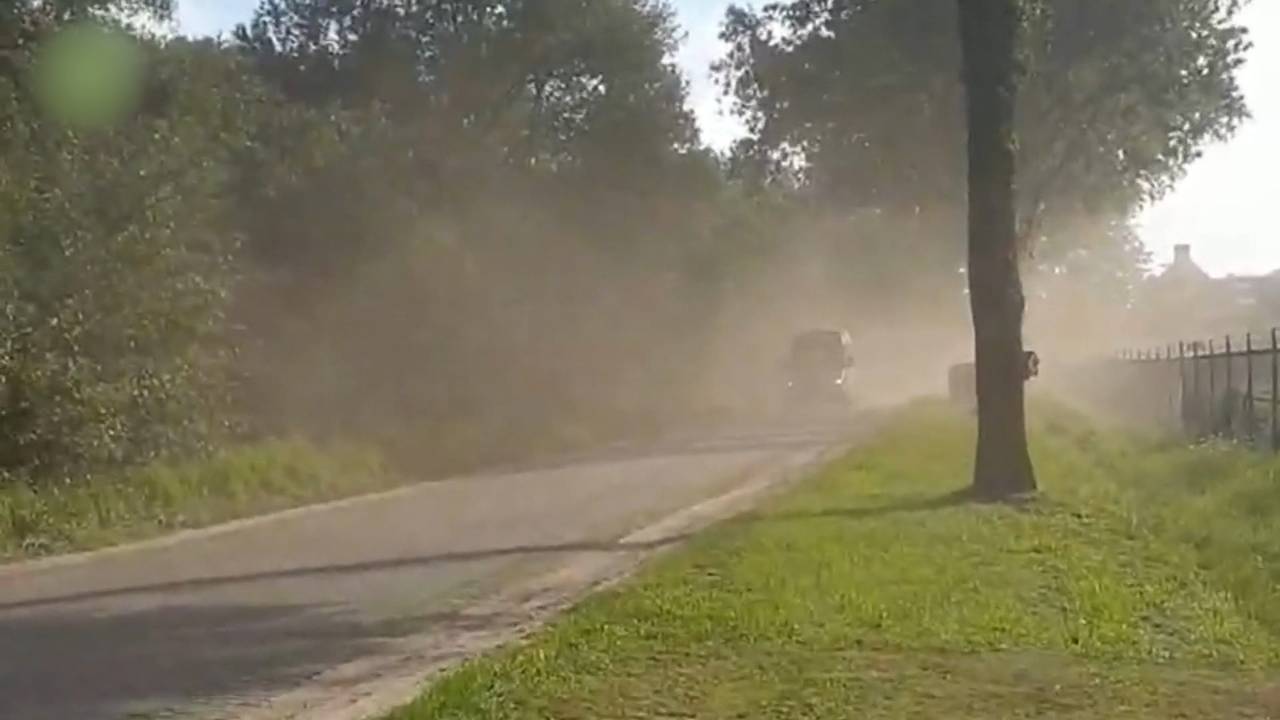 Fietsers gezandstraald door passerende trucks 'Blij