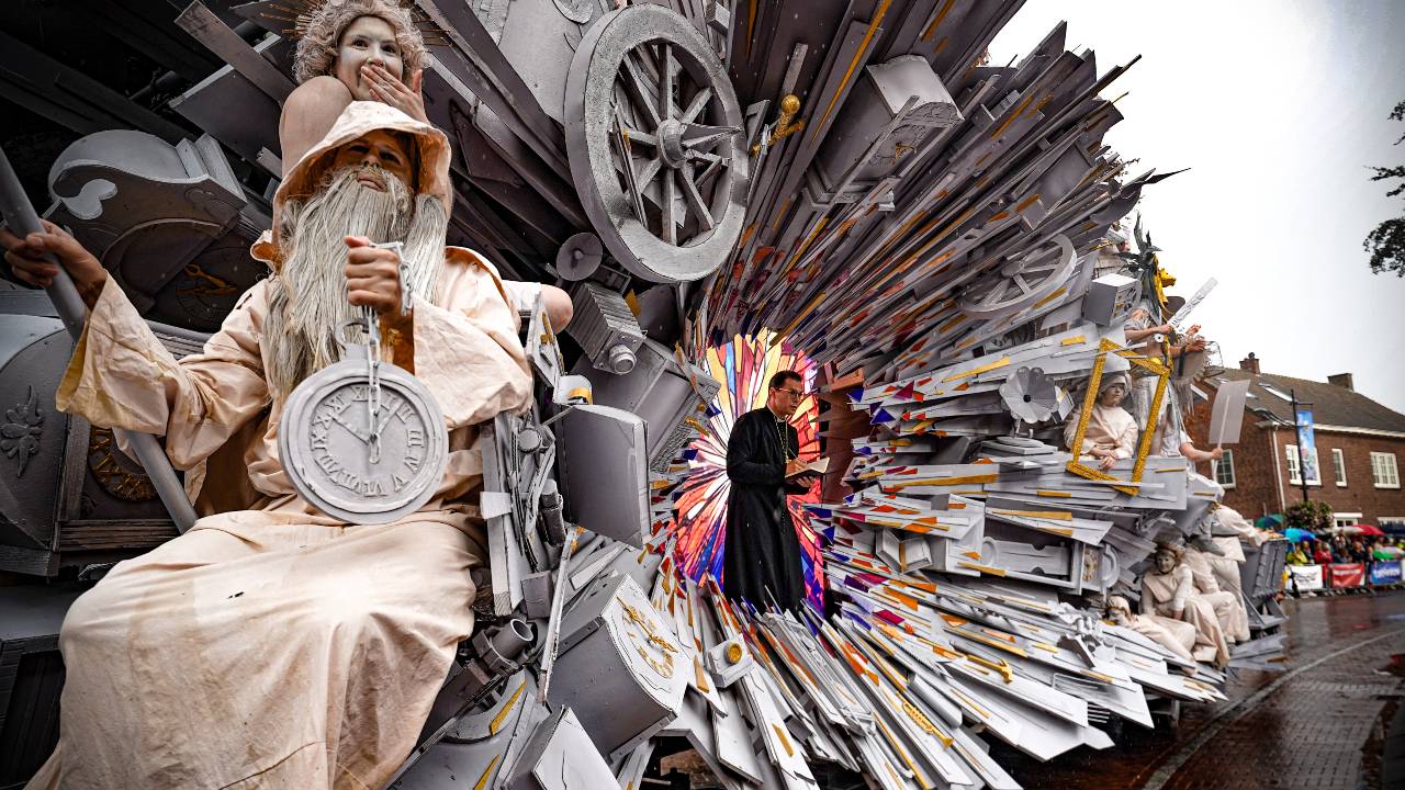 Deze wagen won vorig jaar met de Oerknaltheorie van Vriendenkring De Rijten (foto: Victor Coffa).