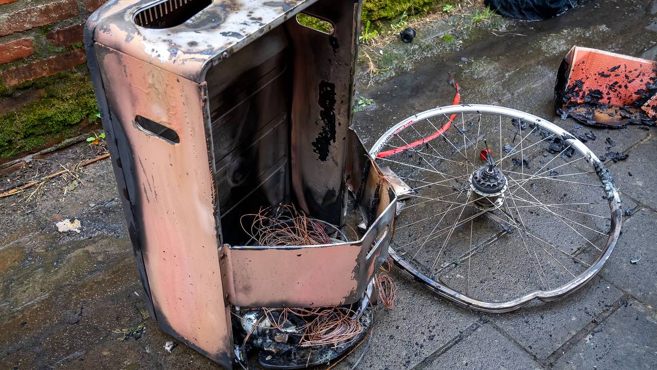 De kachel die in brand stond (foto: Iwan van Dun / SQ Vision).