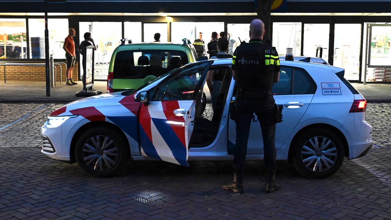 Gewapende Overval Op Supermarkt, Vrouw Krijgt Pistool Tegen Hoofd ...