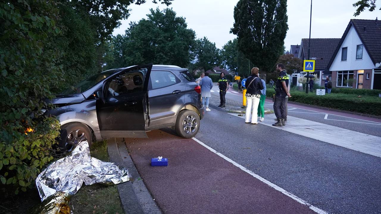 Vier gewonden bij aanrijding tussen auto en fietser in Werkendam.