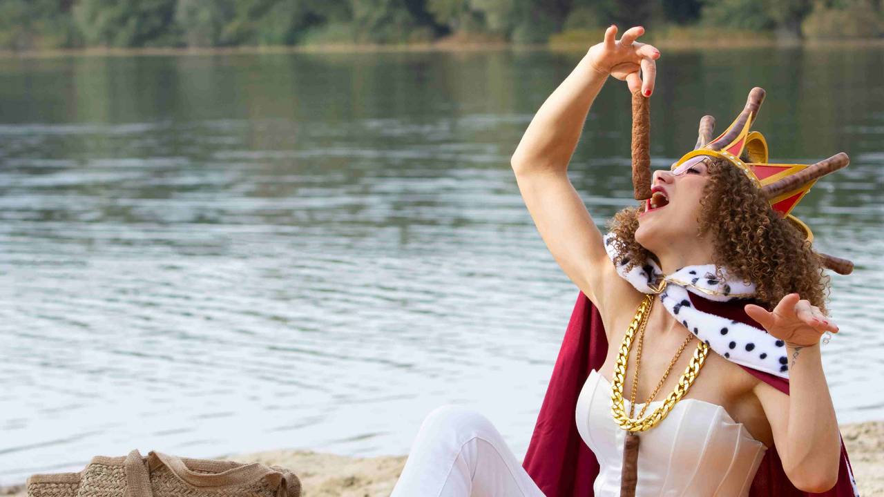 Frikandel Queen of Brabant Releases ‘Frikan Del Sol’ Song and Takes TikTok by Storm