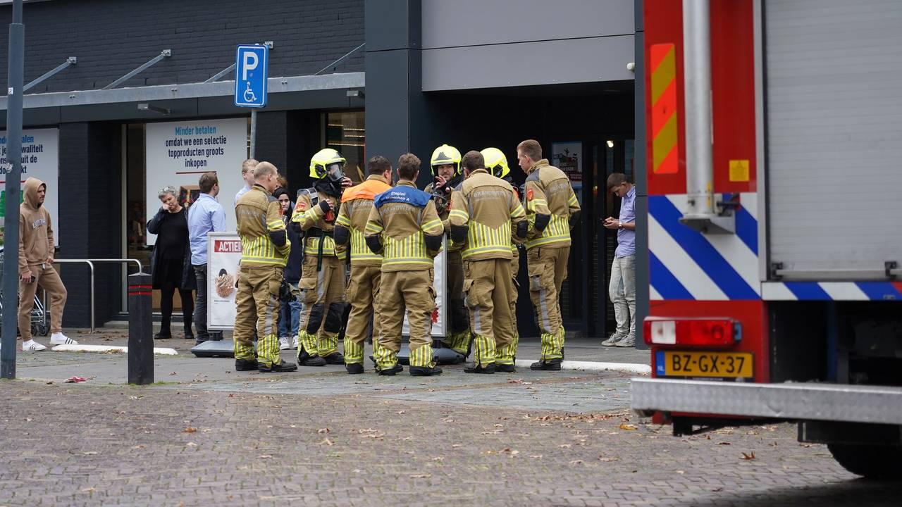 Supermarkt ontruimd vanwege koolmonoxide (foto: Jeroen Stuve / SQ Vision).