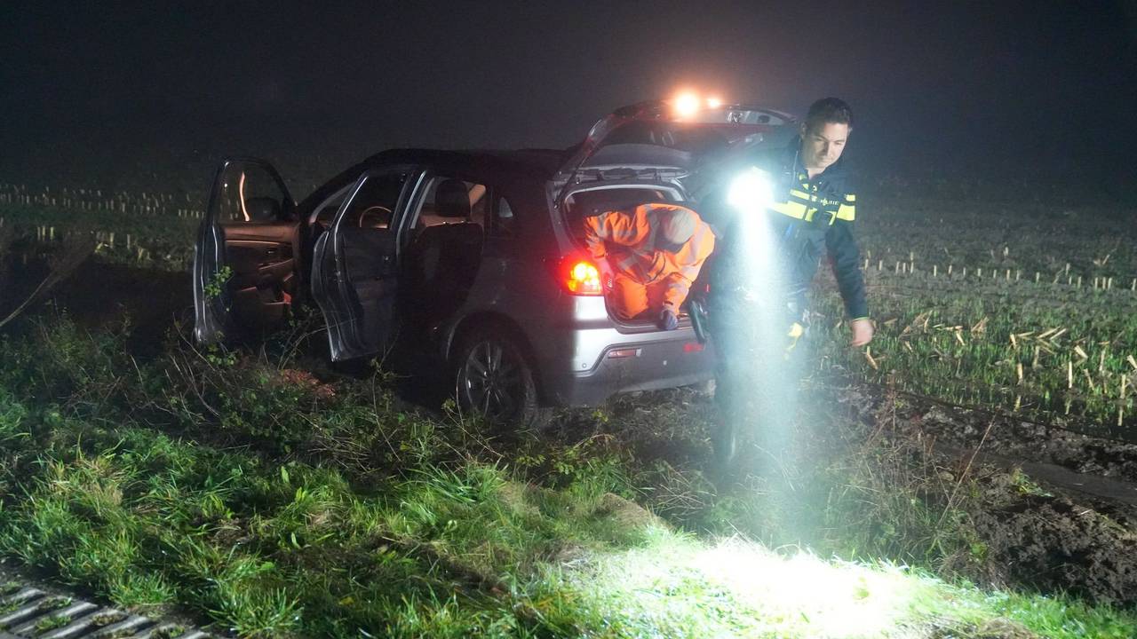 De auto bleek na de uitwijkpoging in Maarheeze slechts licht beschadigd (foto: WdG/SQ Vision).