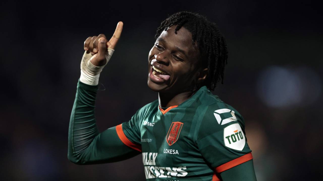 Chris Lokesa van RKC Waalwijk viert de 1-2. (foto: ANP)