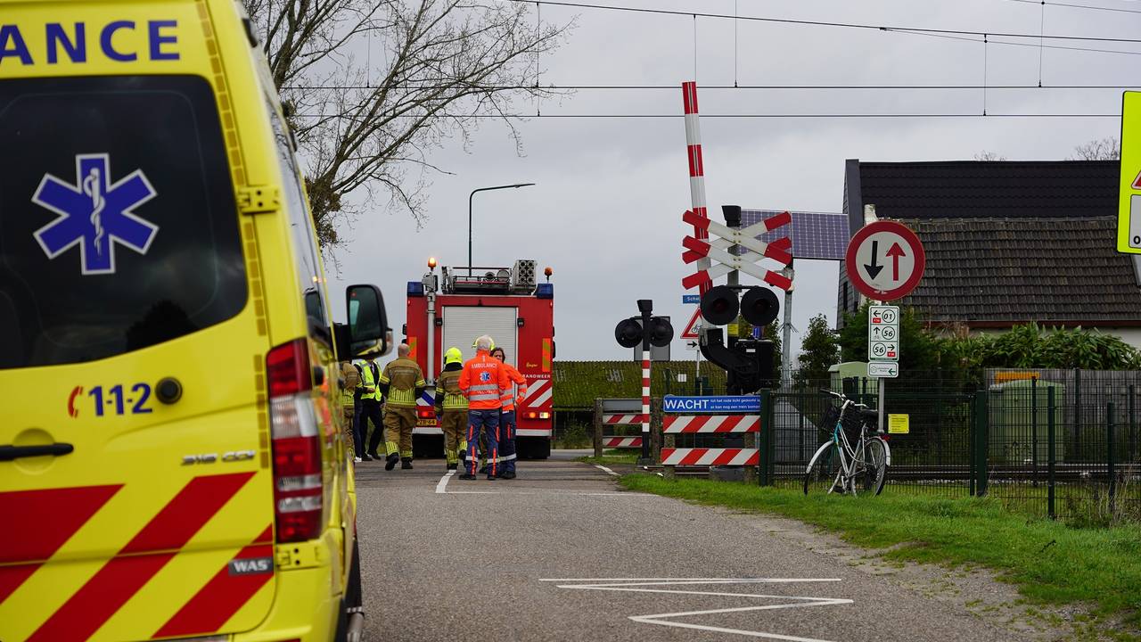 Fietser overleden na aanrijding met trein in Hulten.