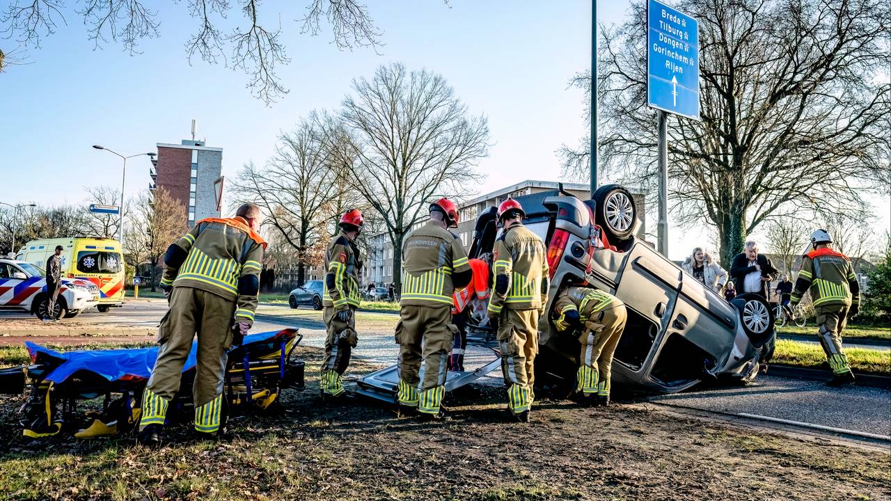 Passenger Injured in Oosterhout Car Accident – Woman in Wheelchair Hurt in Collision