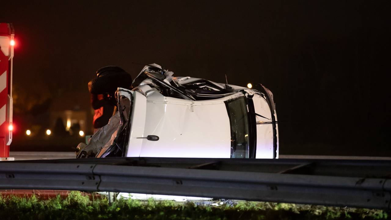 gewond na botsing op A17 • voetganger komt om bij aanrijding.