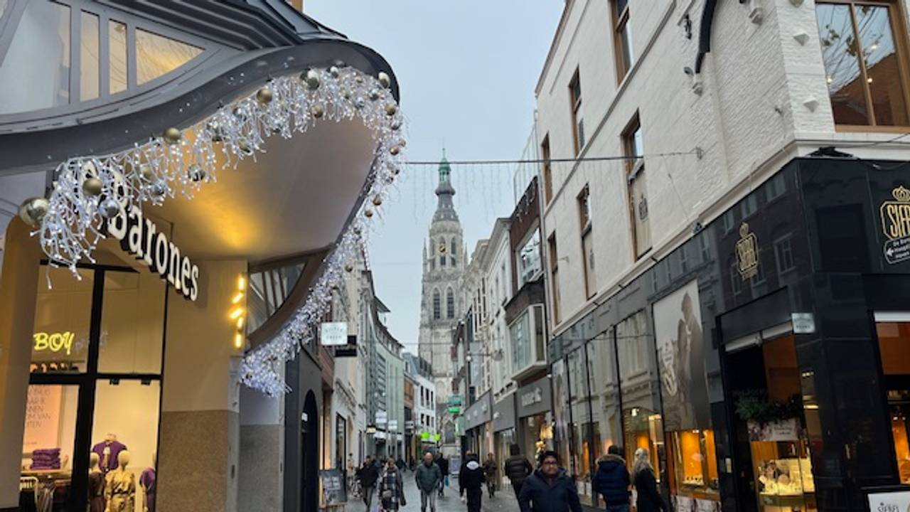 Kerstversiering bij het winkelcentrum in Breda (foto: Raymond Merkx).