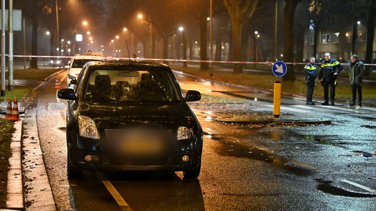 Vrouw zwaargewond nadat ze wordt aangereden door auto.