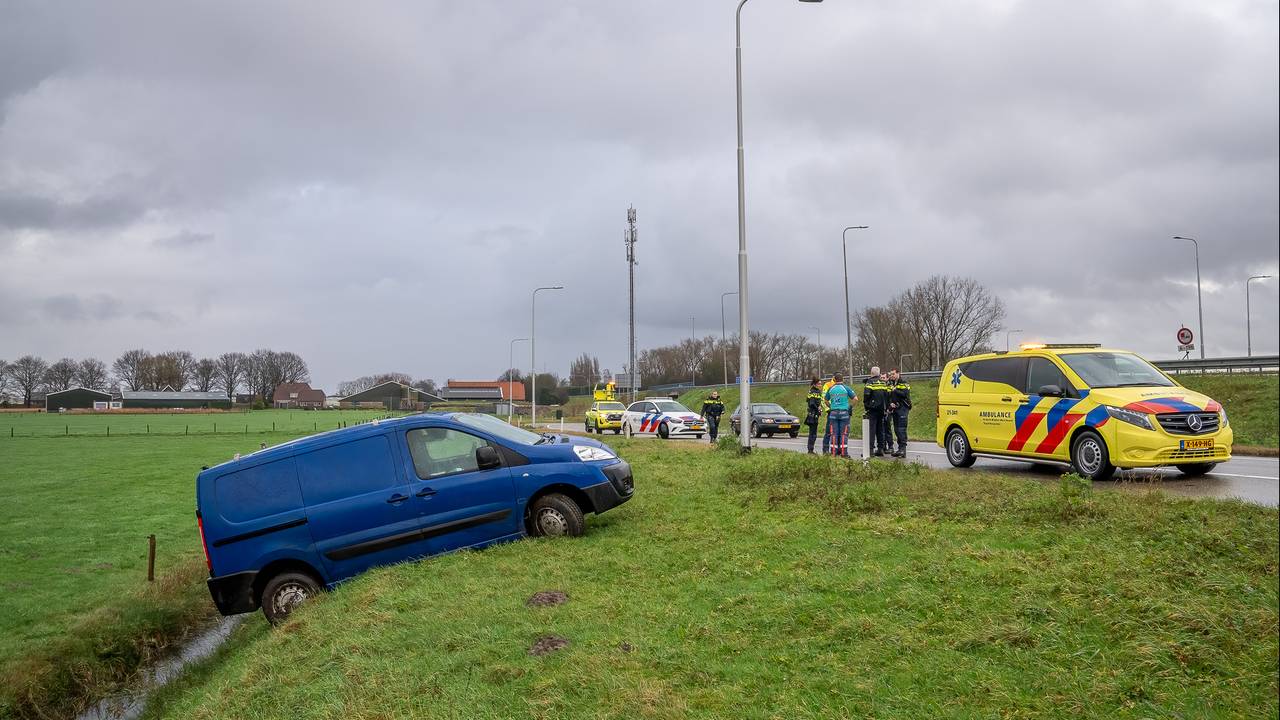 De uit de bocht gevlogen bestelbus (foto: Iwan van Dun/SQ Vision).