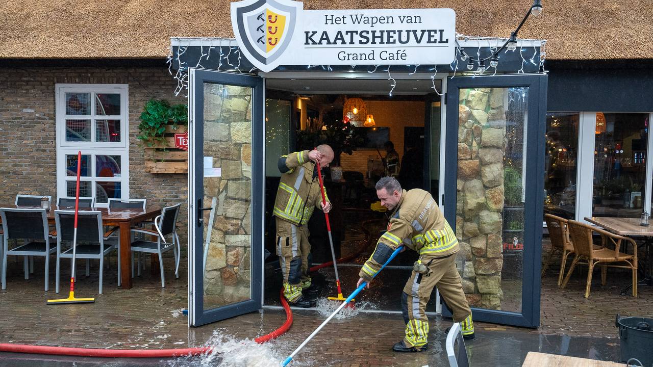 Emergency at Het Wapen van Kaatsheuvel: Restaurant Flooded with Sewage Water During Christmas Dinner