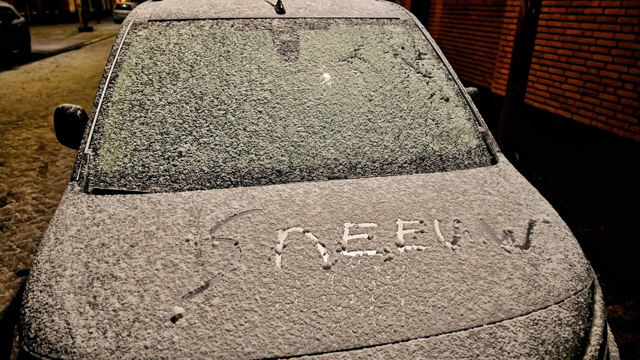 KNMI warns of slippery roads and snow showers in the Netherlands