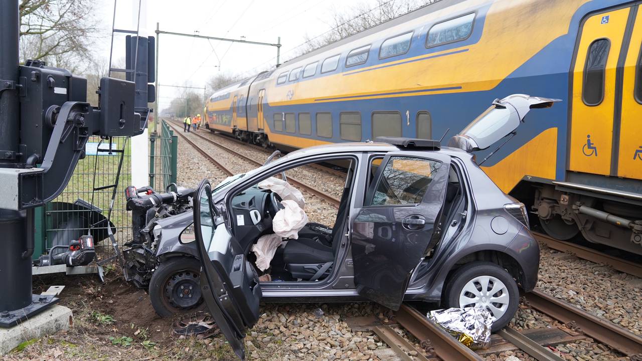 De ravage op het spoor na het ongeval. (Foto: SQ Vision/Bart Meesters).