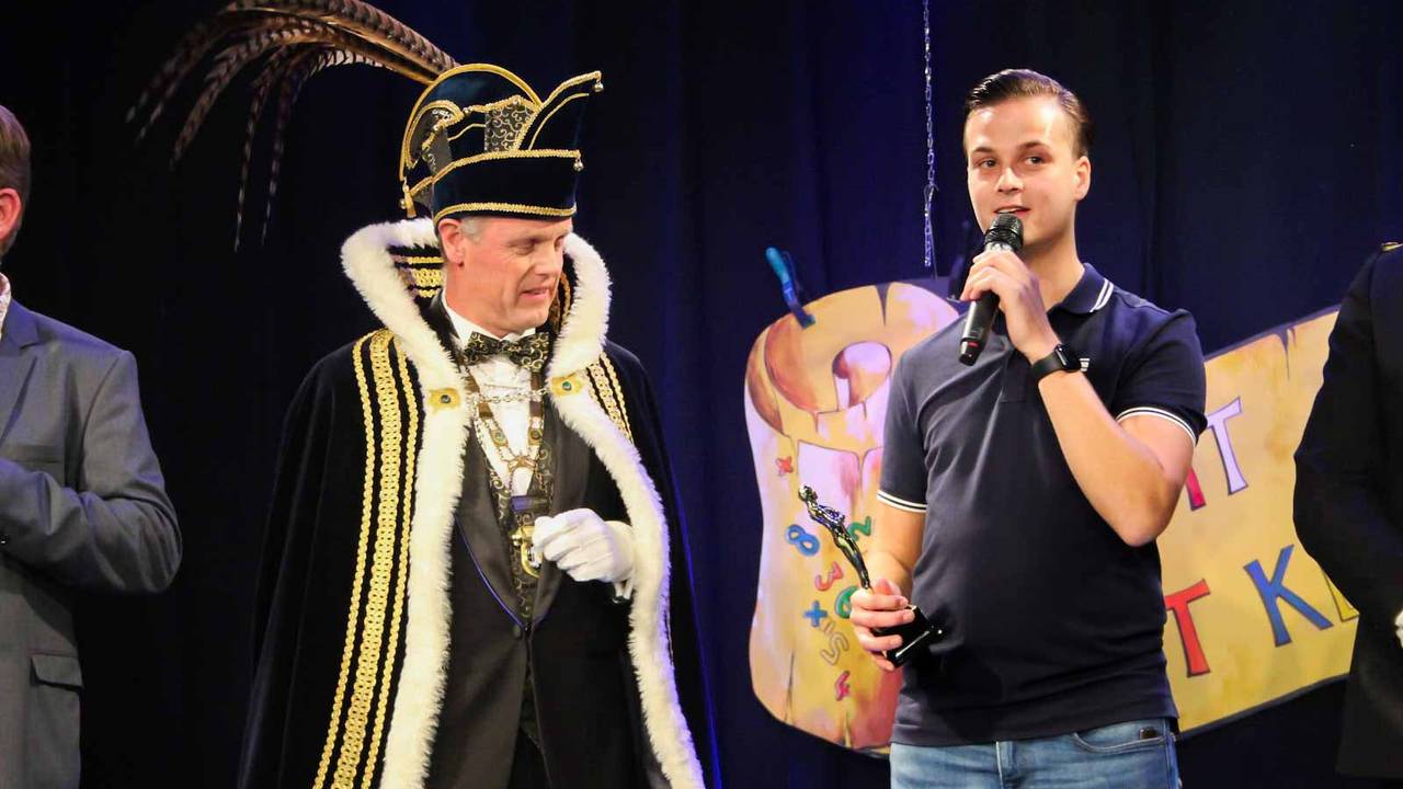 Filmmaker Lars van den Akker tijdens de bekendmaking van Prins Jurgen van Liempde (foto: Stichting de Ploegers)