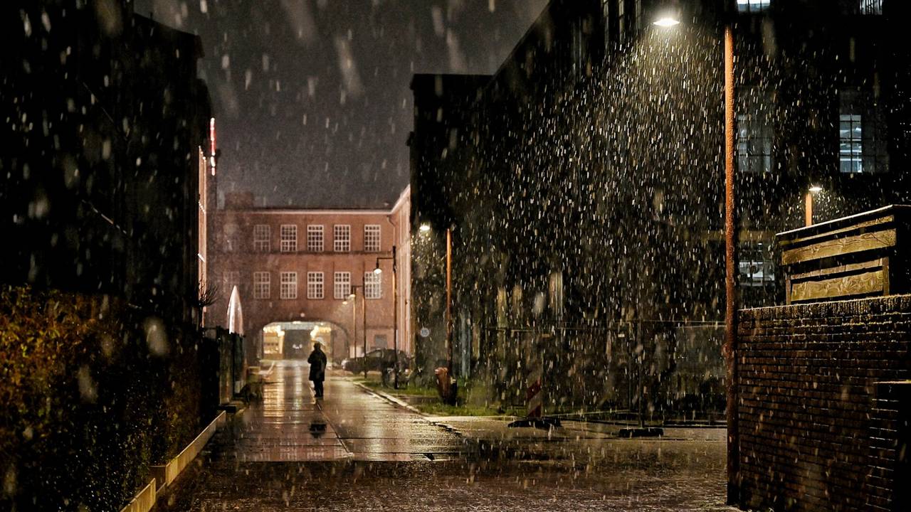 Sneeuw in Oisterwijk op zondagavond (foto: Toby de Kort / SQ Vision).