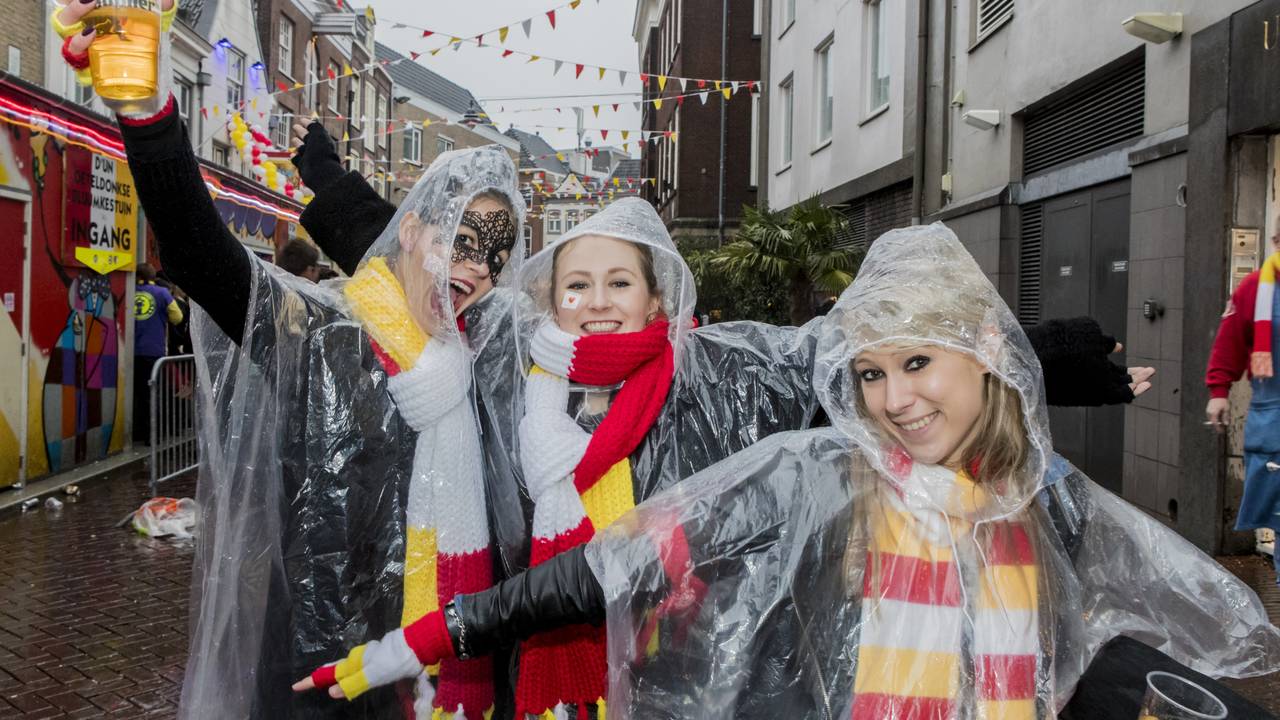 Houden we het droog of niet met carnaval (foto: ANP).
