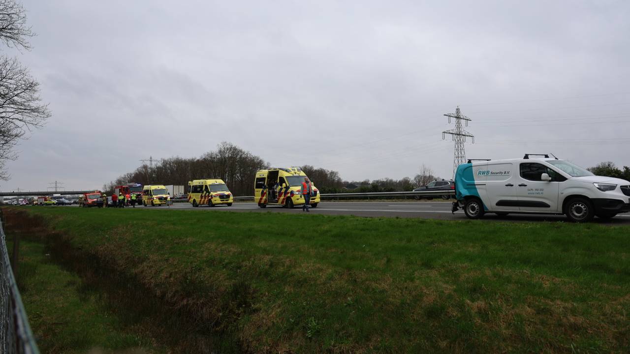 De plek op de A73 waar het ongeval gebeurd is. (Foto: SK-Media).