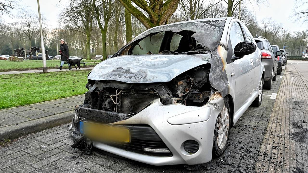De auto na de brand (Foto: SQ Vision/Toby de Kort).