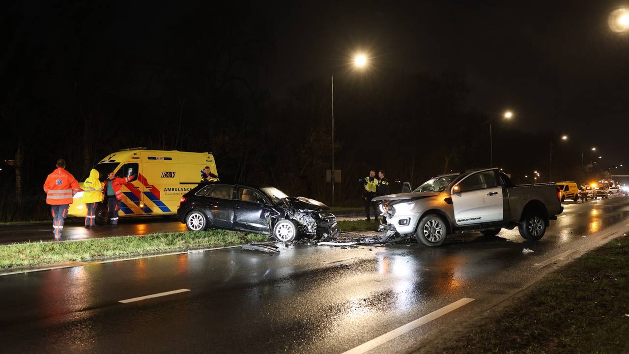 De auto's zijn zwaar beschadigd (Foto: SQ Vision/Sander van Gils)