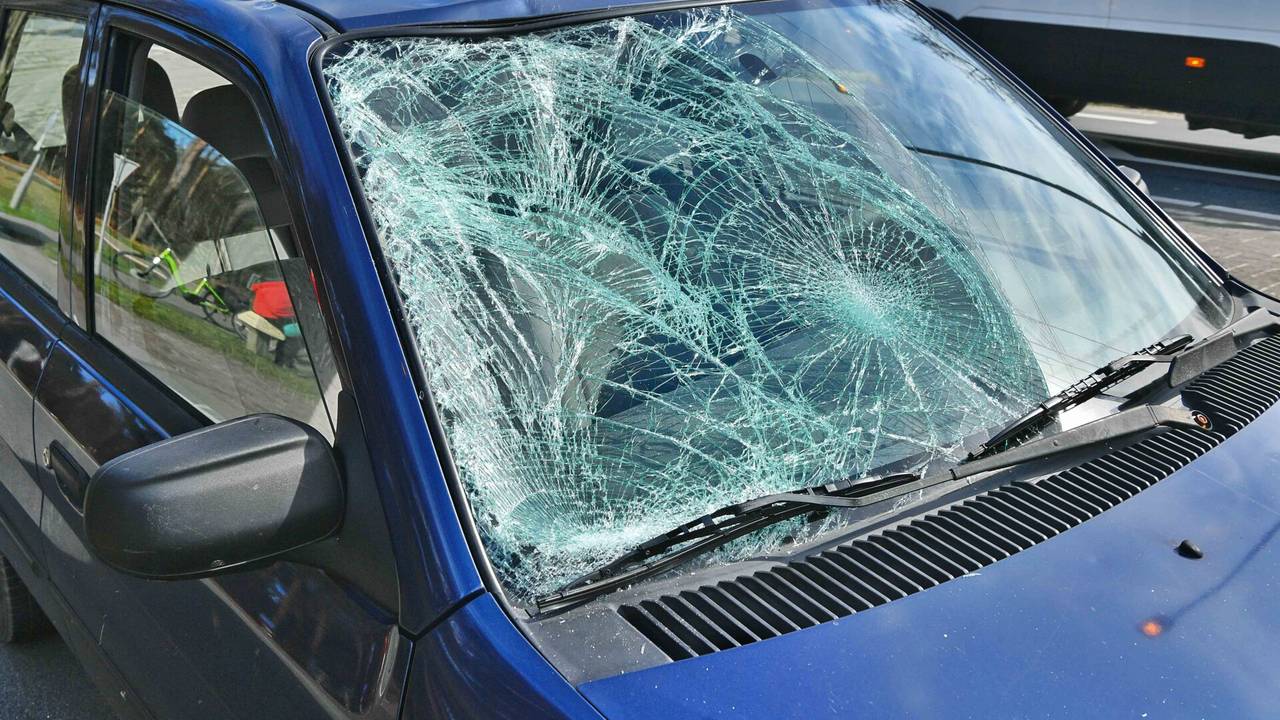 Fietser zwaargewond in Leende (foto: Rico Vogels/SQ Vision). 