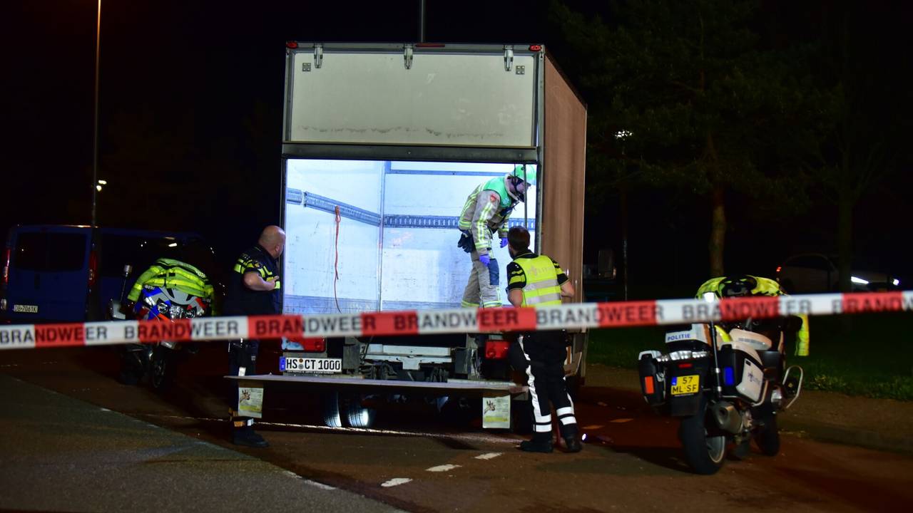 De hulpdiensten kwamen naar de bakwagen (Foto: SQ Vision).
