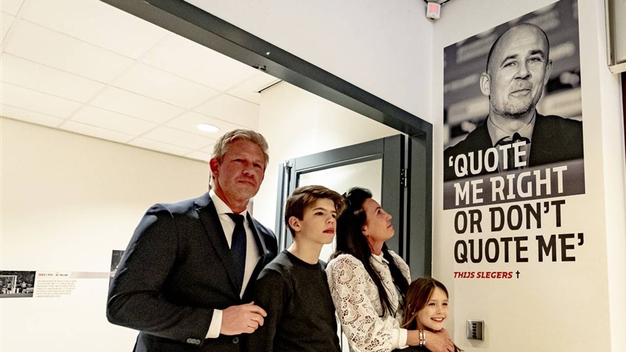 Thijs Slegers zijn vrouw, zoon en dochter samen met Marcel Brands (foto: MaricMedia).