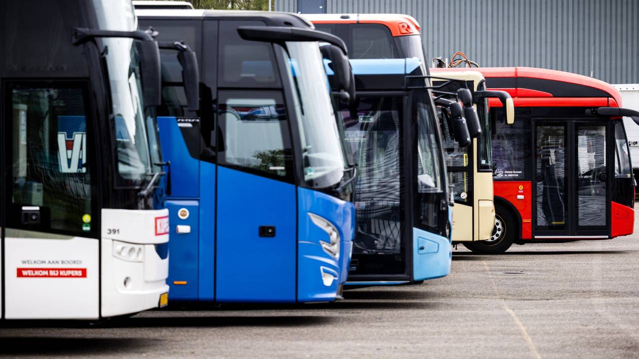 Belgian Van Hool will largely be owned by competitor VDL
