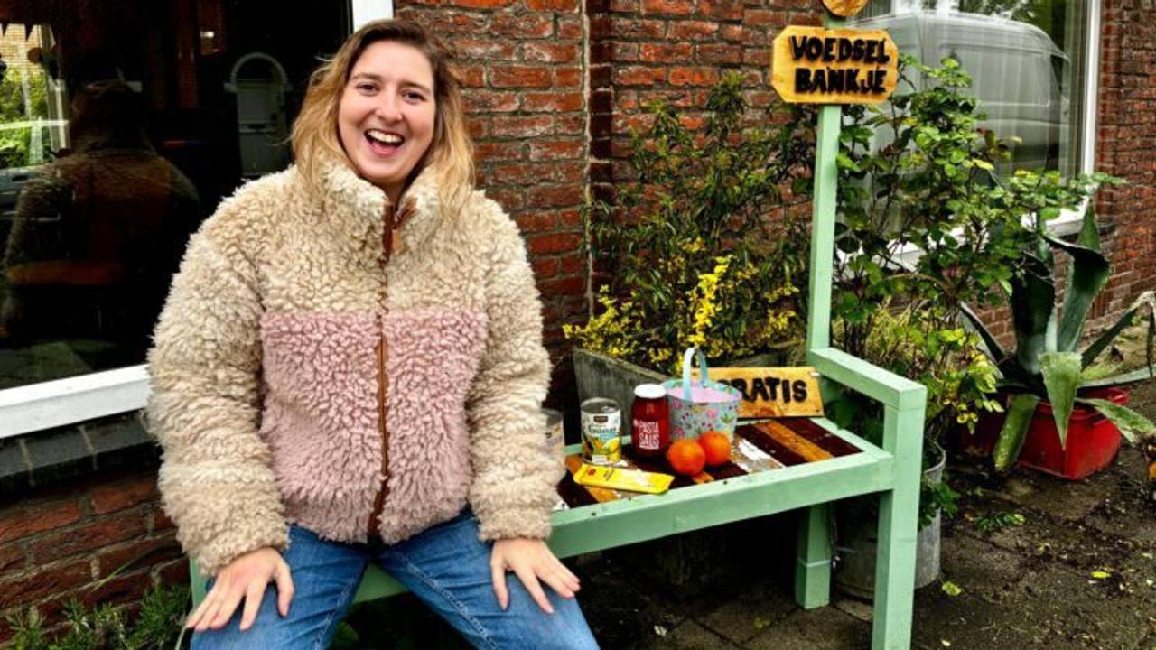 Dieuwertje op haar eerste voedselbankje (foto: Omroep Tilburg).