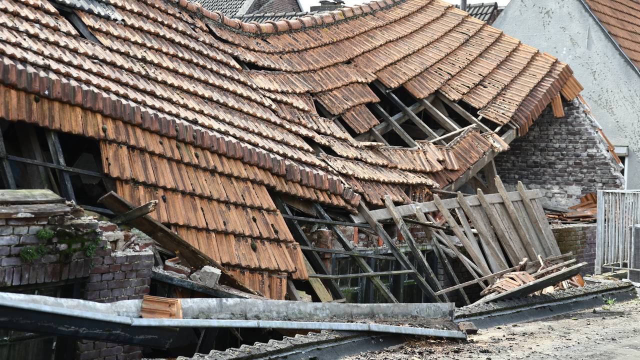 Het dak stortte in (Foto: SK-Media).