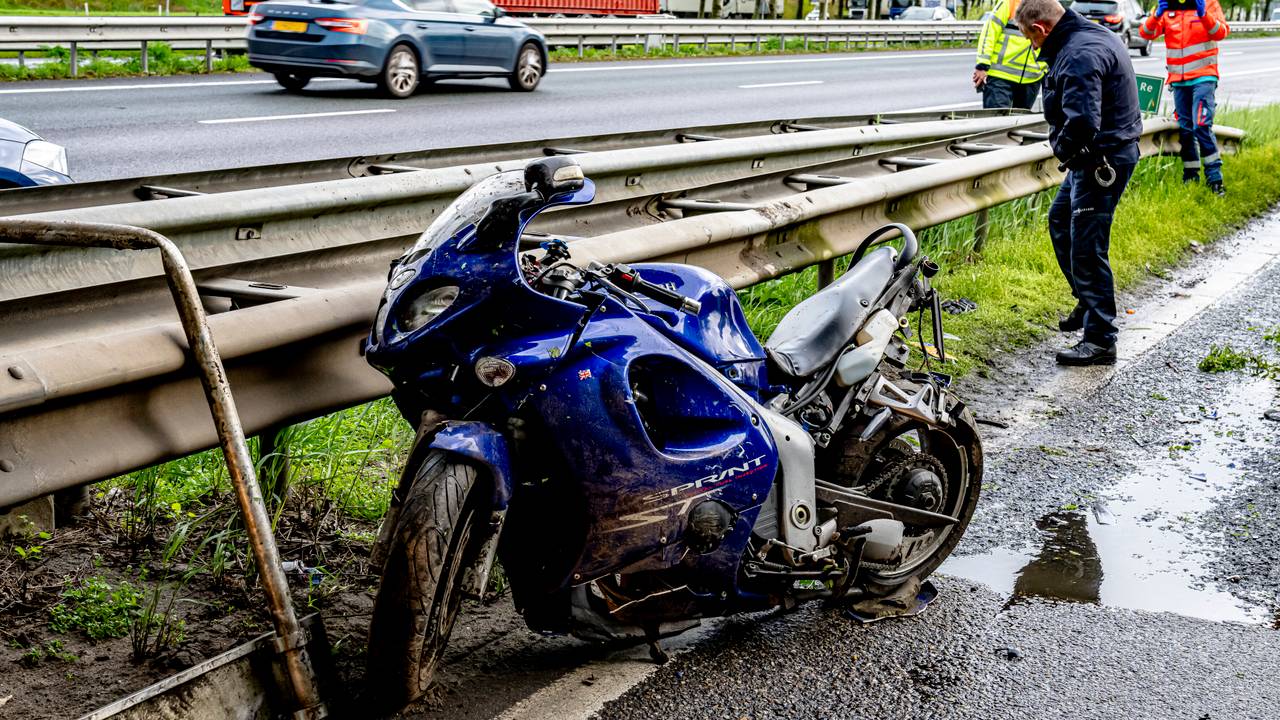 De man botste op de vangrail van de A59 (Foto: Eye4images).