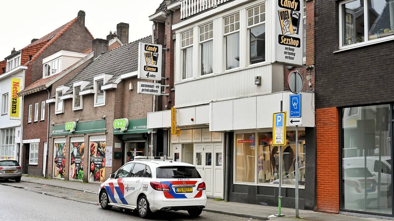 Man Threatens Candy Sex Shop Employee with Knife in Tilburg: Search for Suspect Ongoing