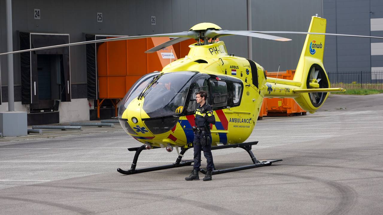 De traumahelikopter landde bij het bedrijf (foto: SQ Vision/Gabor Heeres).