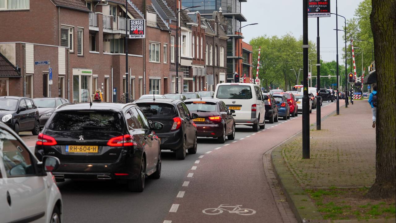 Lange files in Oss door een aanrijding op het spoor (foto Gabor Heeres/SQ Vision).