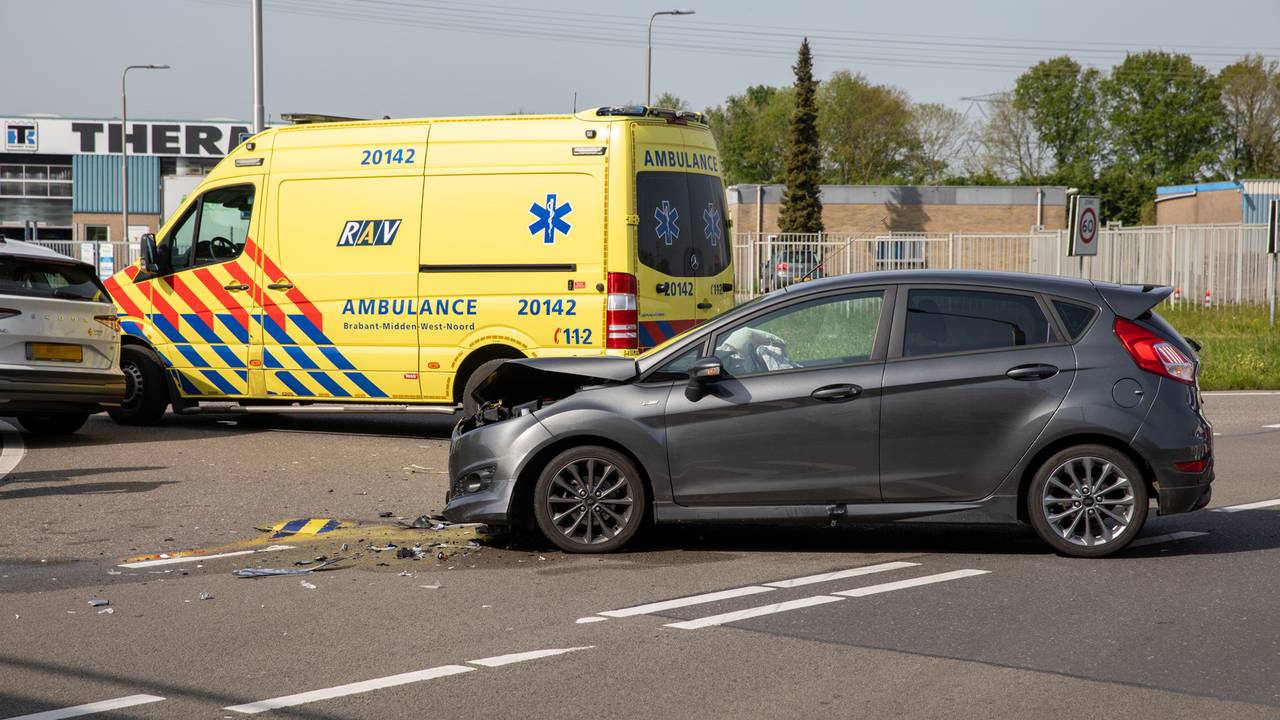 De auto's hadden flinke schade (foto: SQ Vision/Christian Traets).