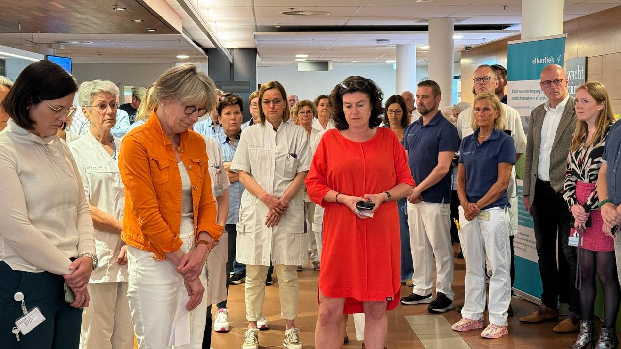 Twee minuten stilte in het Elkerliek ziekenhuis uit protest tegen geweld tegen zorgverleners (foto: Raymond Merkx)
