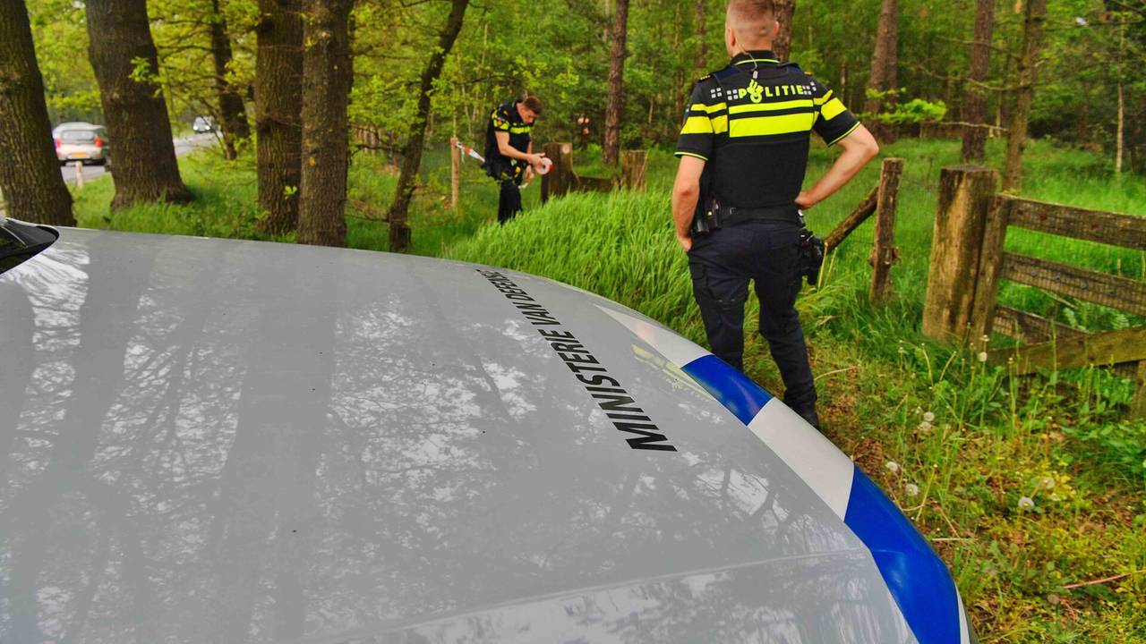 Het bos werd afgezet voor de veiligheid (foto: SQ Vision/Rico Vogels).