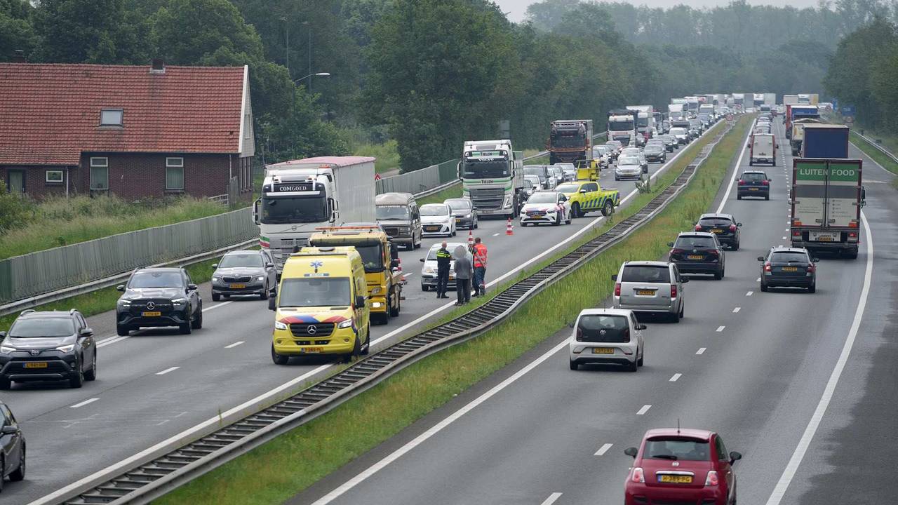 De snelweg bij Leende was even afgesloten (foto: WdG/SQ Vision).