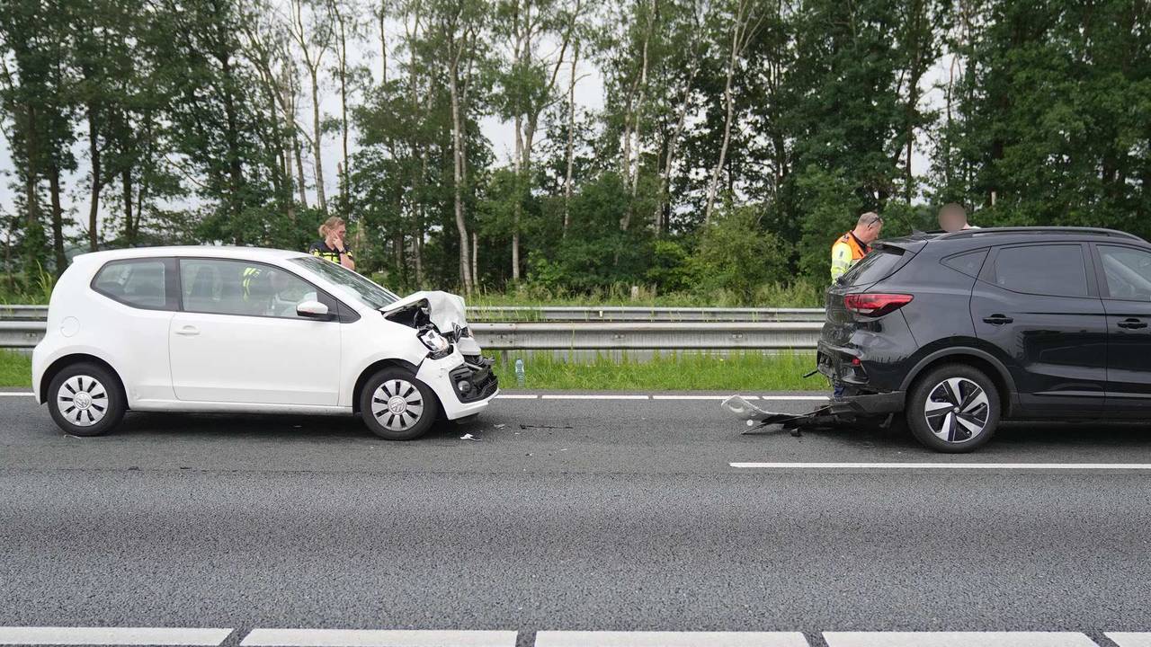 Auto's raakten beschadigd (foto: WdG/SQ Vision).