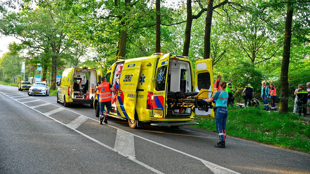 Vanwege de ernst van de situatie werden meerdere ambulances opgeroepen (foto: SQ Vision/Rico Vogels).