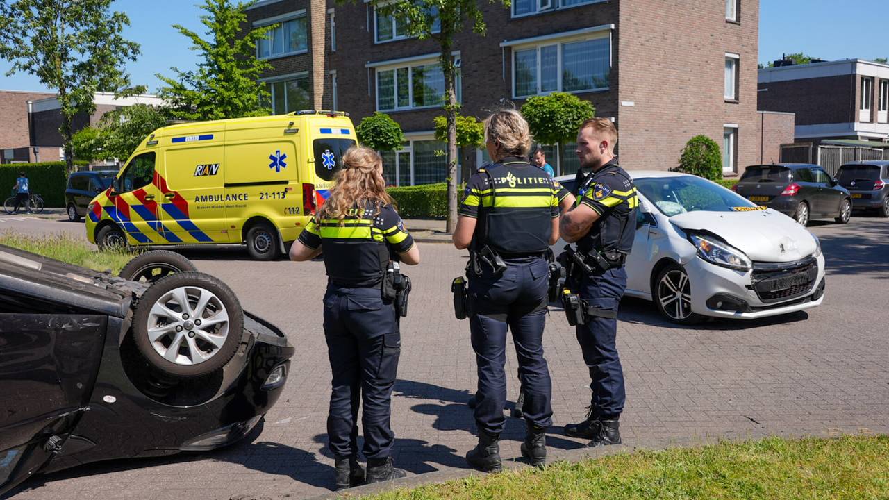 Ook de andere auto raakte beschadigd (foto: SQ Vision/Gabor Heeres).