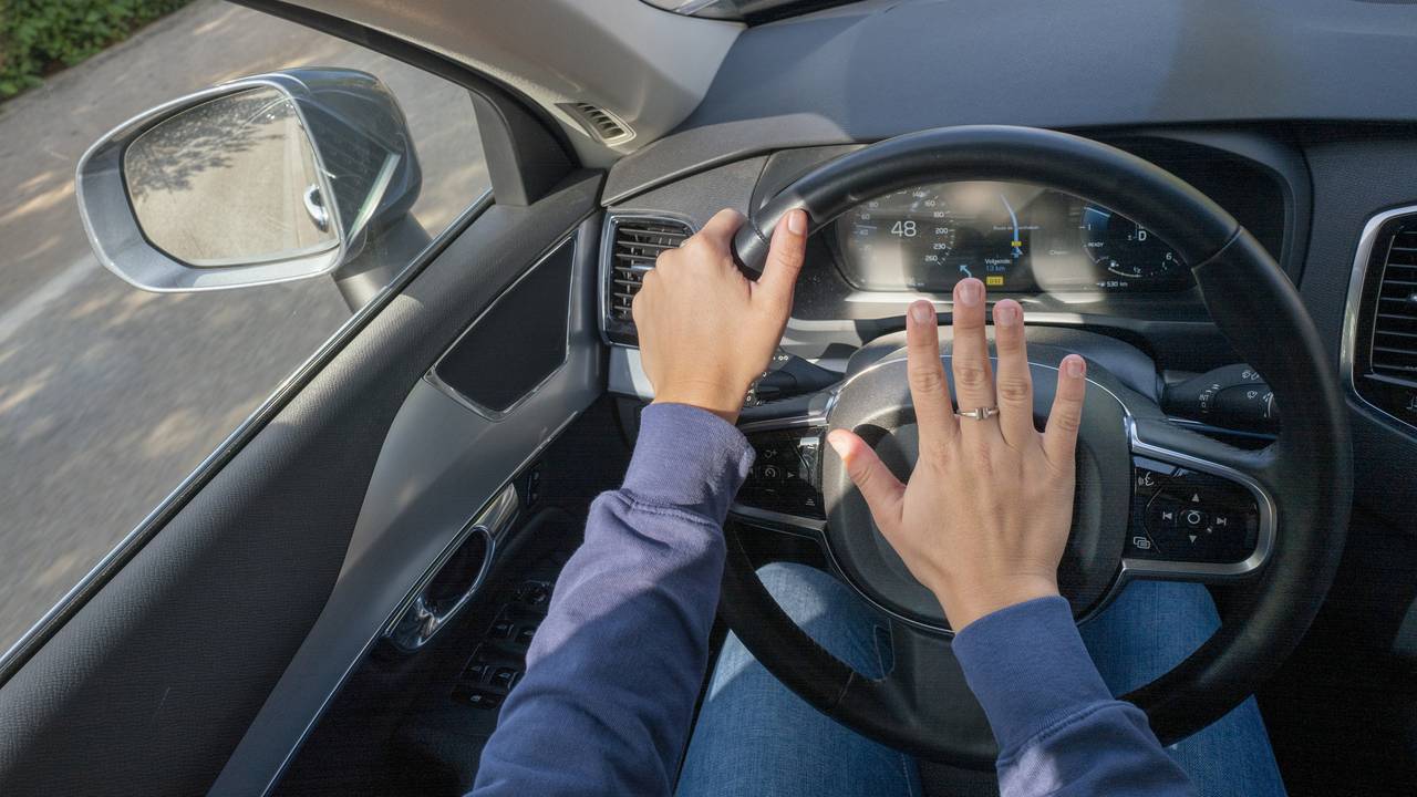 Het blijft soms niet alleen bij ongeduldig toeteren na irritaties in het verkeer (foto: ANP).