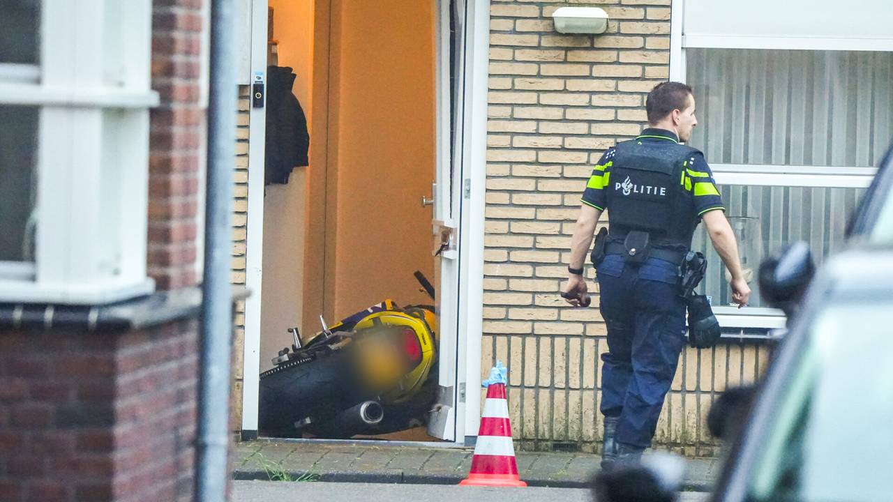 Motorcyclist with Gun Crashes into Home in Helmond: Police Investigation Underway