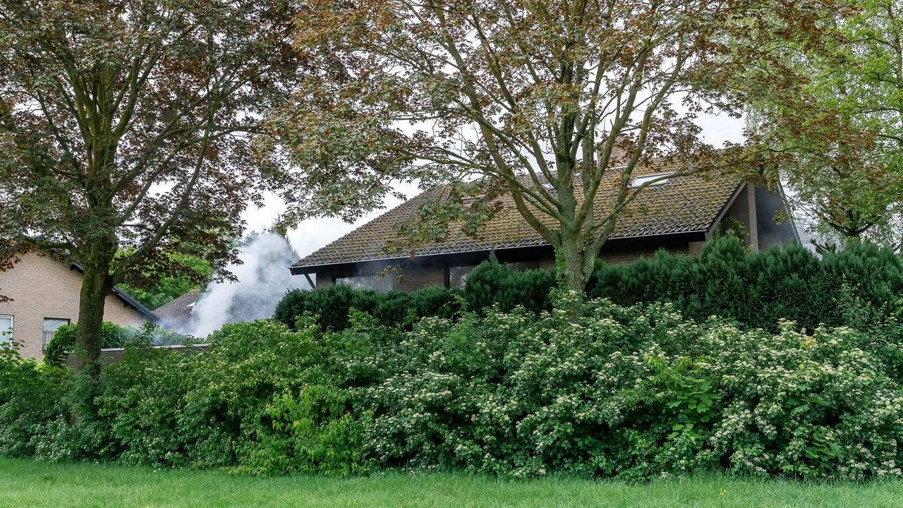 De rook was goed te zien (foto: SQ Vision/Iwan van Dun).