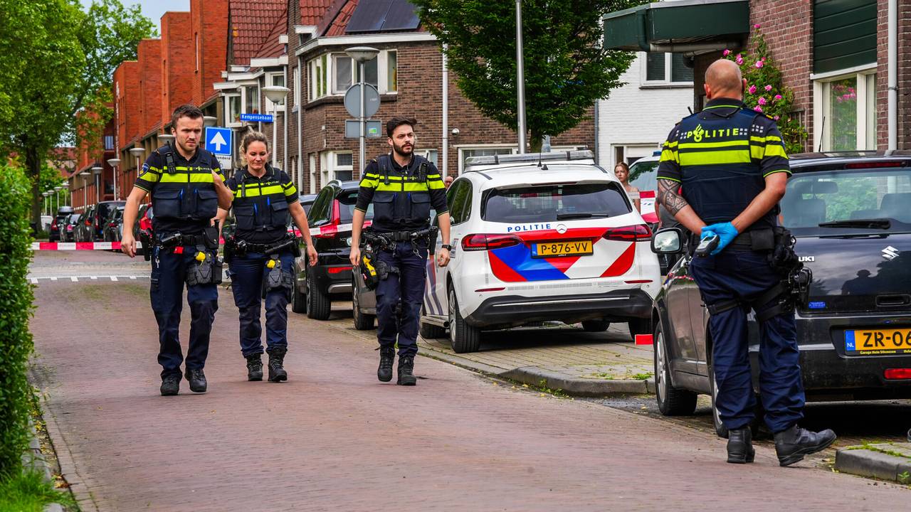 De politie is met veel mensen op de plek van het ongeval (foto: SQ Vision/Dave Hendriks).