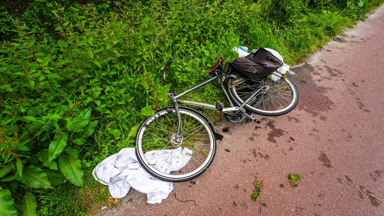 De fiets die na het ongeval werd achtergelaten (foto: SQ Vision/Dave Hendriks).