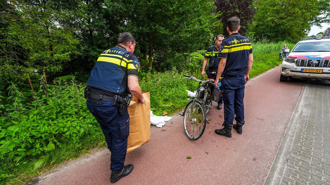 De hulpdiensten kwamen naar het fietspad (foto: SQ Vision/Dave Hendriks